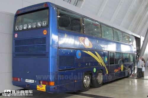 奔驰大巴碾压国产巴士视频,奔驰大巴与国产巴士相撞现场直击